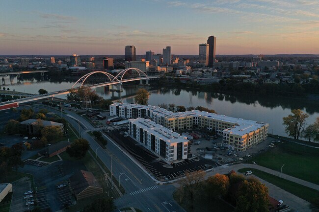 Building Photo - Vue on Riverfront