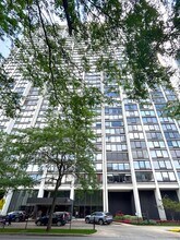 Building Photo - 5445 N Sheridan Rd