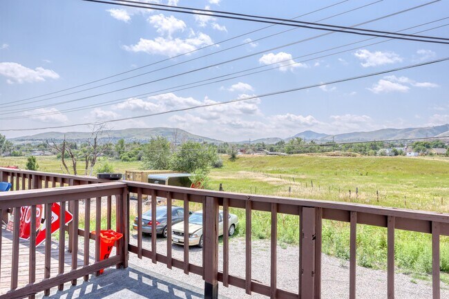 Foto del edificio - 16870 W 14th Pl