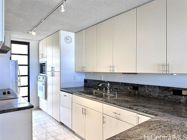 Building Photo - 4300 Waialae Ave