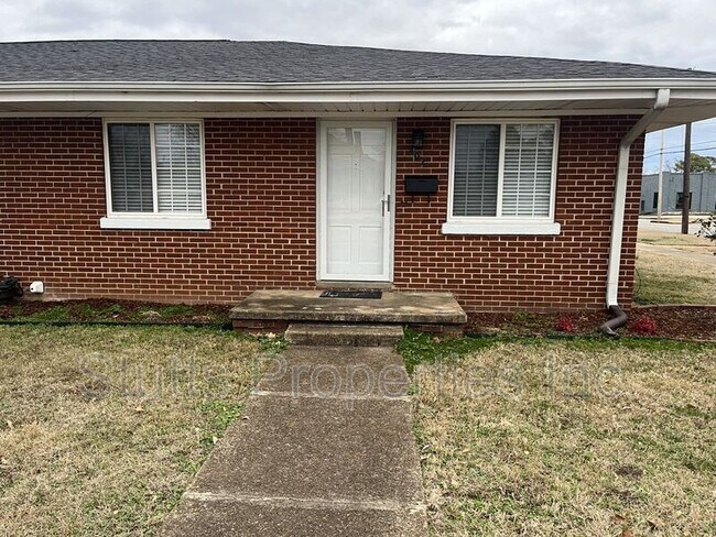 Foto del edificio - 402 N Water St