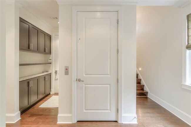 Foto del edificio - 1317 Dover Cir NE
