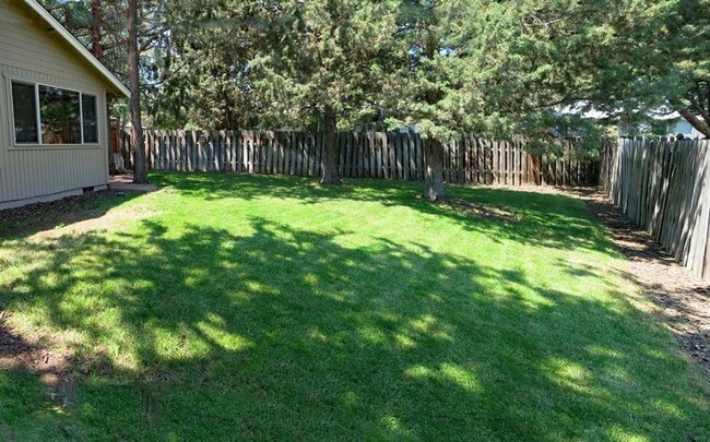 Building Photo - 3 br, 2 bath House - 761 SE Breitenbush Lane