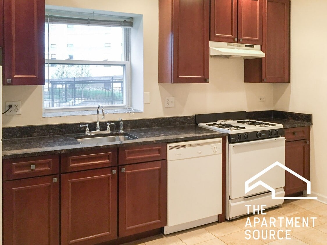 Photo - 3924 North Pine Grove Ave. Unit 2E