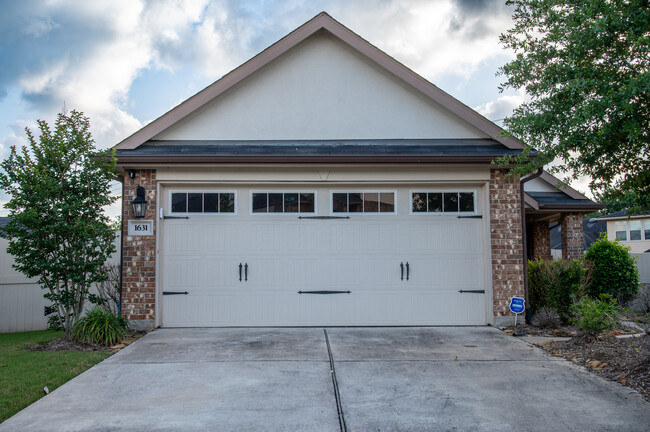 Building Photo - 1631 City Pass Ln