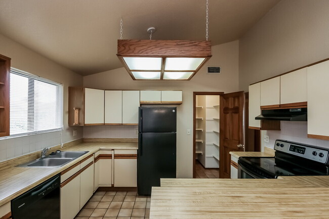 Building Photo - 1226 W Seashore Dr