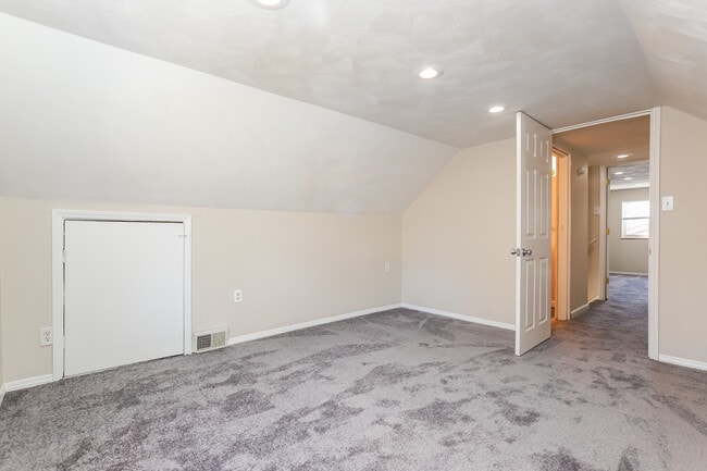 Building Photo - 137 College Park Dr