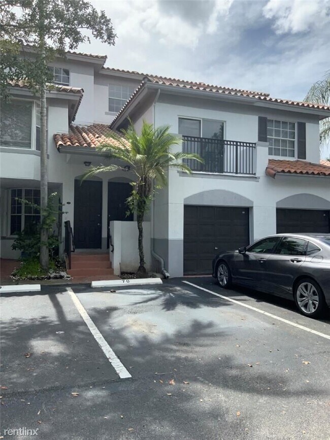 Foto del edificio - 3 br, 3 bath Townhome - 701 SW 148th Ave