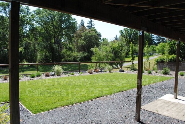 Foto del edificio - 921 St Francis Ct