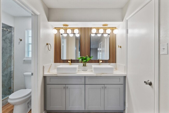 Building Photo - 3811 Woodbriar Dr