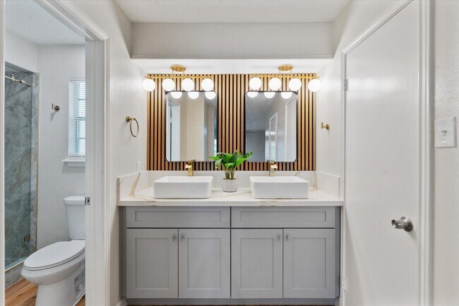 Foto del edificio - 3811 Woodbriar Dr