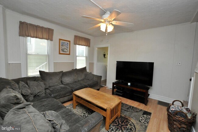 Foto del edificio - 196 Mill St