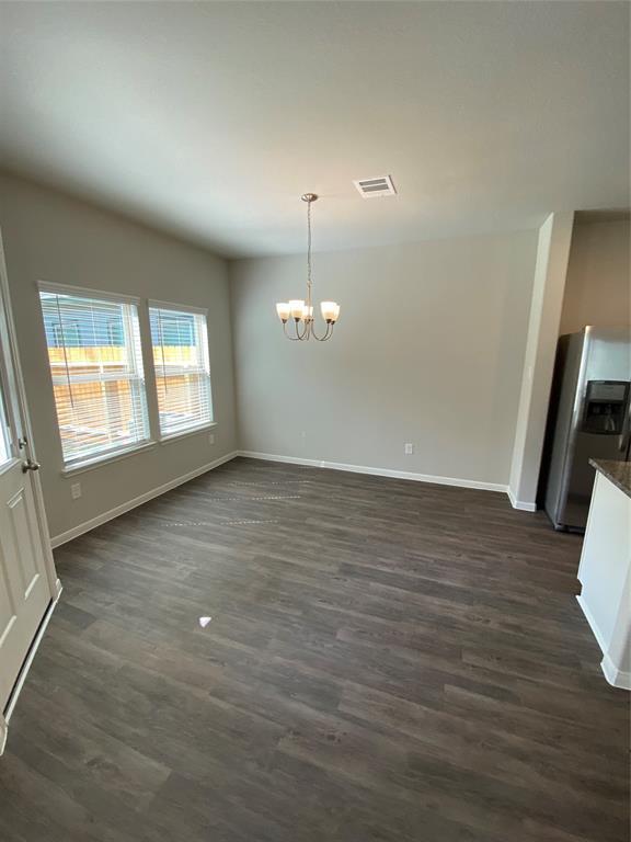 Building Photo - 137 Camelot St