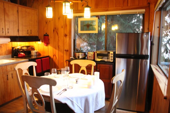 Foto del edificio - 585 Raccoon Point Rd