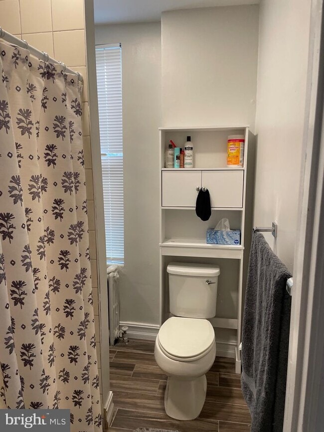 Building Photo - 102 Wolf St