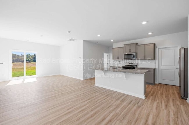 Building Photo - 1837 Vanderlyn St