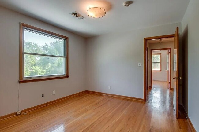 Foto del edificio - 2700 Nodyne Dr