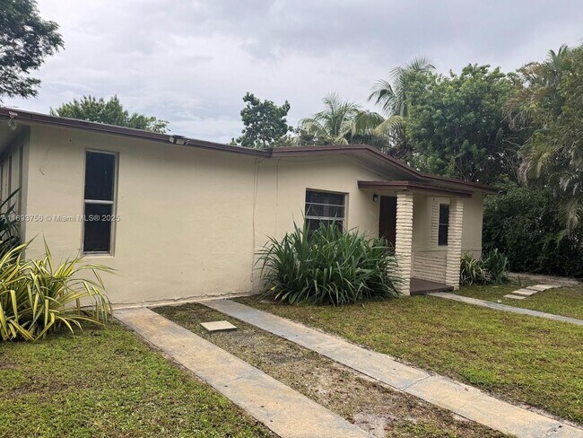 Foto del edificio - 13845 NW 5th Ave