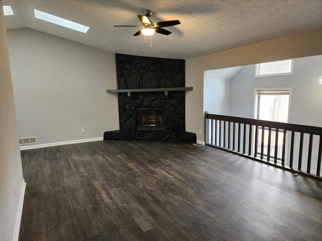 Building Photo - Beautiful 4 bed 3 bath home located in Acworth