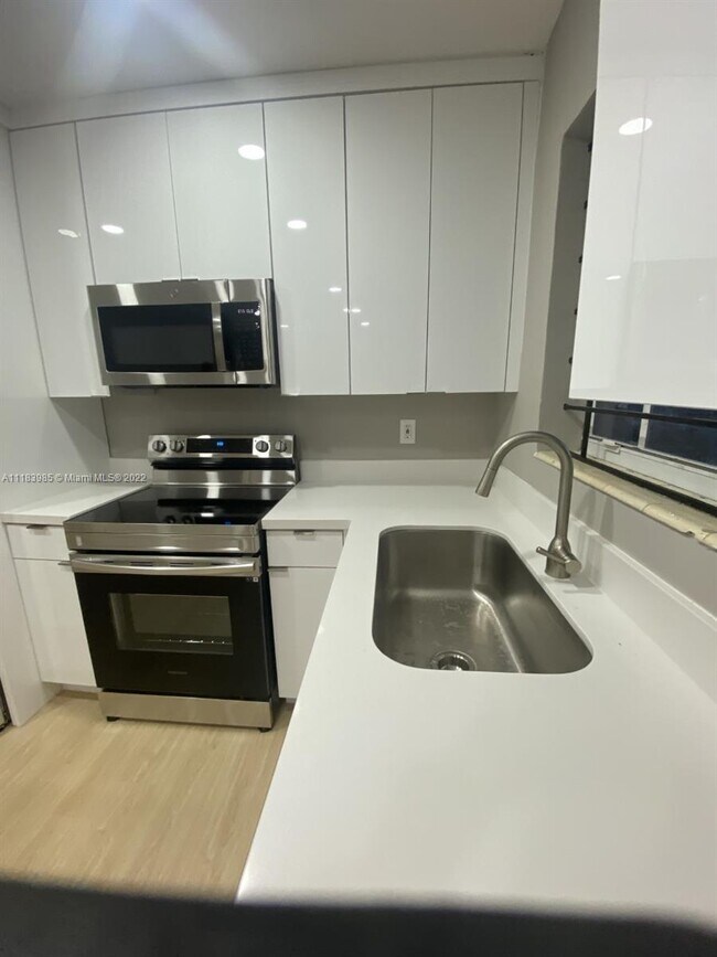 Foto del edificio - 217 NW 48th St