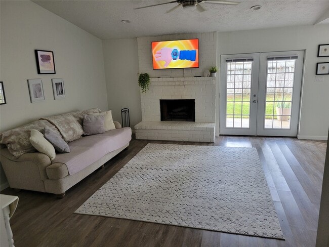 Foto del edificio - 3527 Almondwood Dr