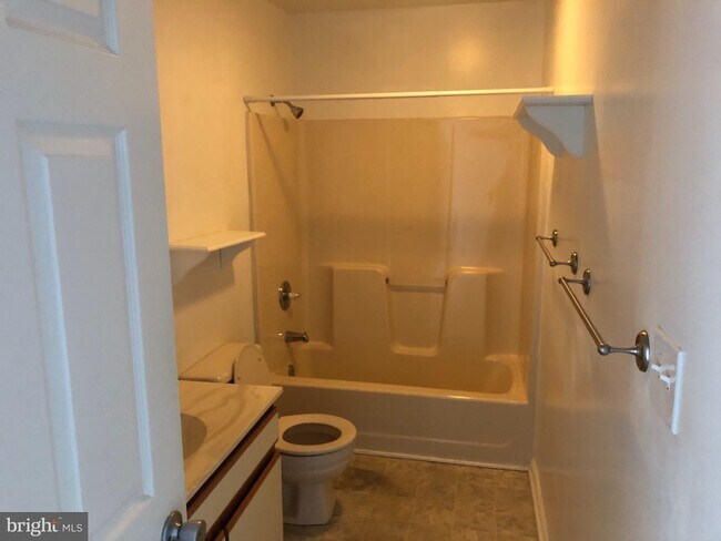 Foto del edificio - 5281 Berkshire Ct