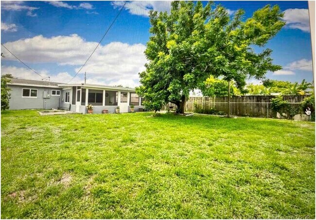 Foto del edificio - 2239 Wiley St