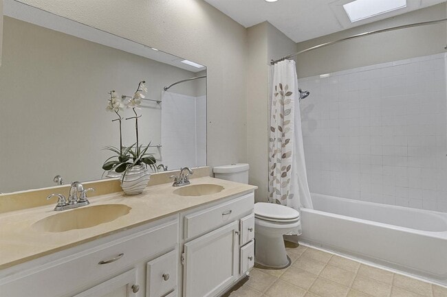 Building Photo - Terra Ferna Treasure with Spacious Living ...