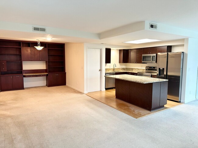 Building Photo - Northgate 2-bed, 2-bath Condo with outdoor Pool!