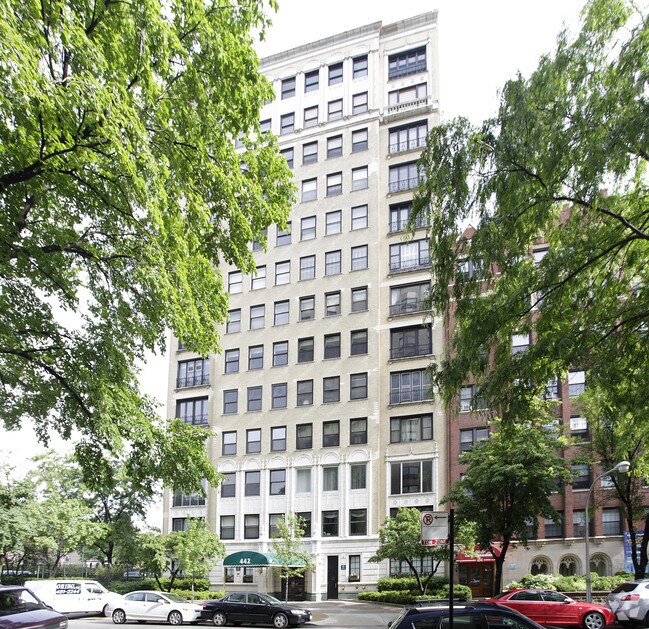 Foto principal - 442 W Wellington Ave