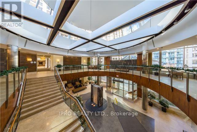 Photo du bâtiment - 3888-3888 Duke of York Blvd