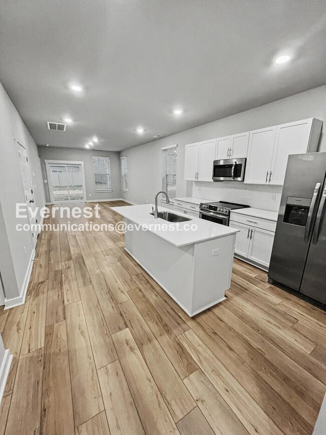 Foto del edificio - 710 Mickelson Wy