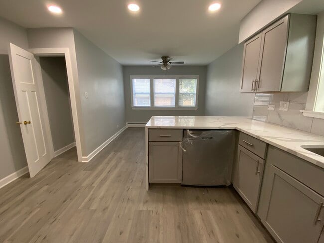KITCHEN (DINING AREA) - 2228 W 71st St