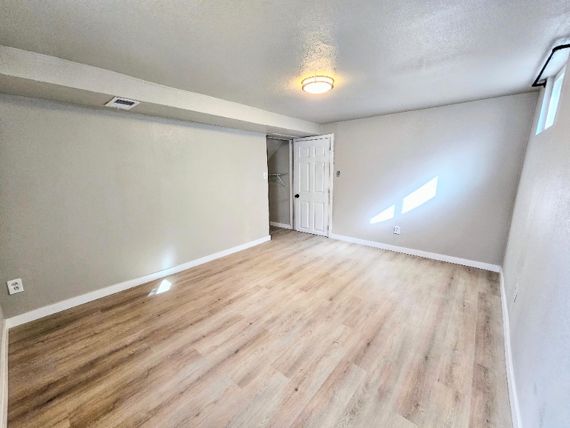 Foto principal - 9210 Meade St