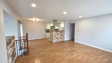 Building Photo - 1317 Kingsbury Dr