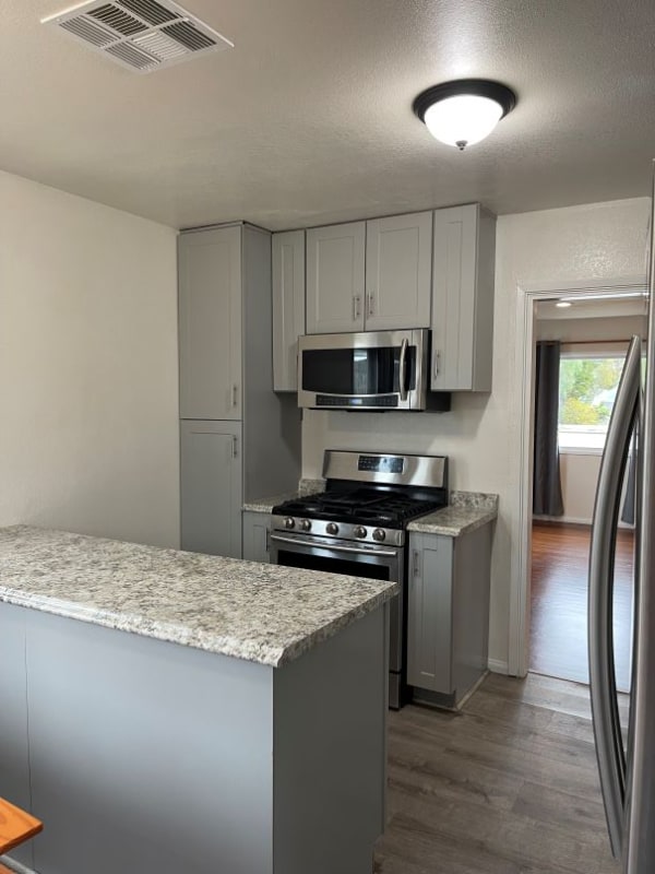 Building Photo - 1530 Drexel Dr