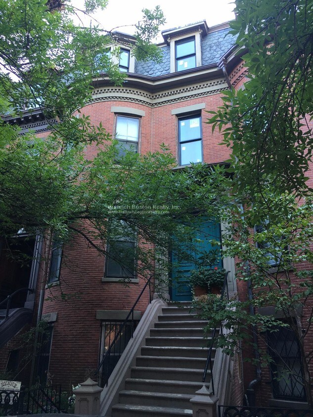 14 Holyoke St, Boston, MA 02116 Condo for Rent in Boston, MA