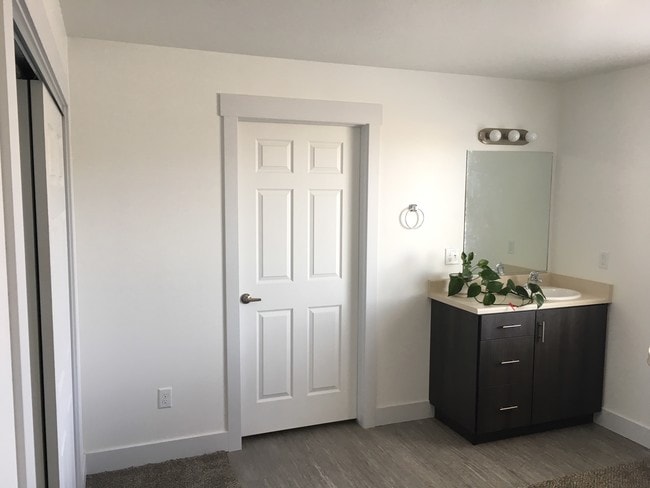 Building Photo - 1130 Cedar Knls