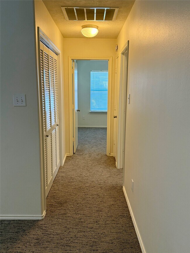 Foto del edificio - 8943 Farm Ridge Ln