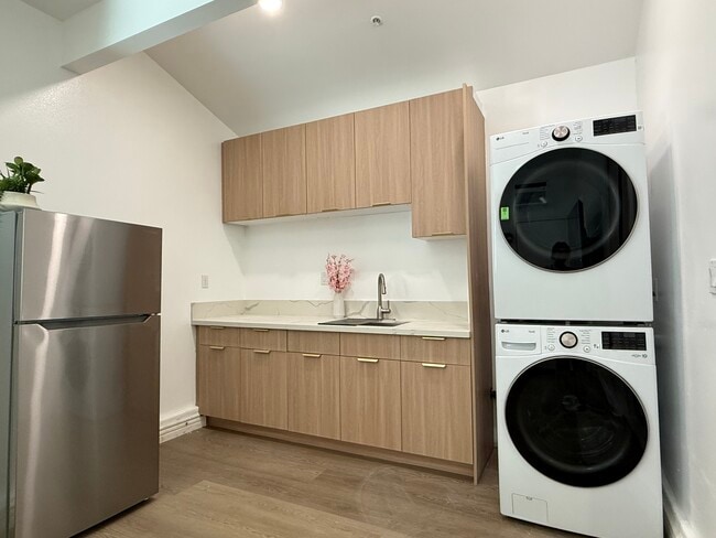 Building Photo - 16004 Cascade Dr