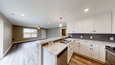 Building Photo - 11867 Ridgeway Dr
