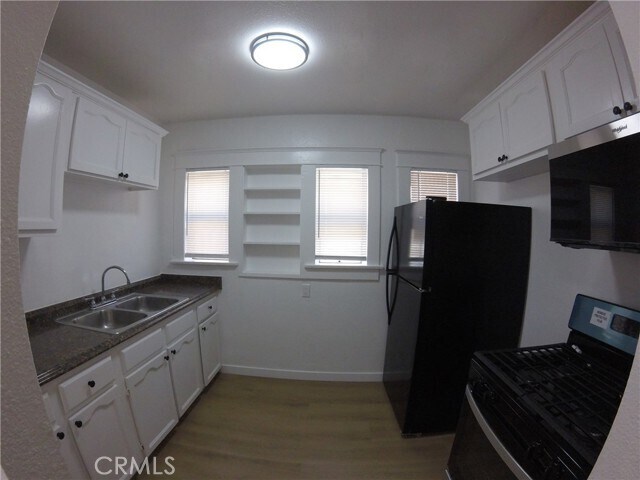 Foto del edificio - 440 W 8th St