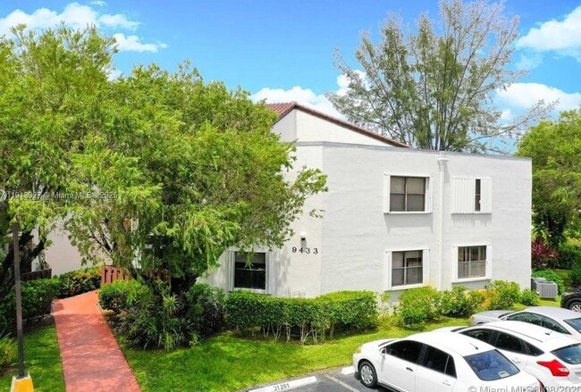 Building Photo - 9409 Fontainebleau Blvd