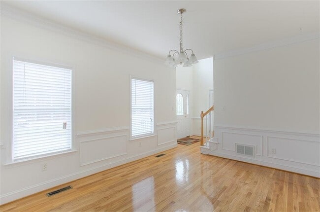 Foto del edificio - 613 Greyshire Dr