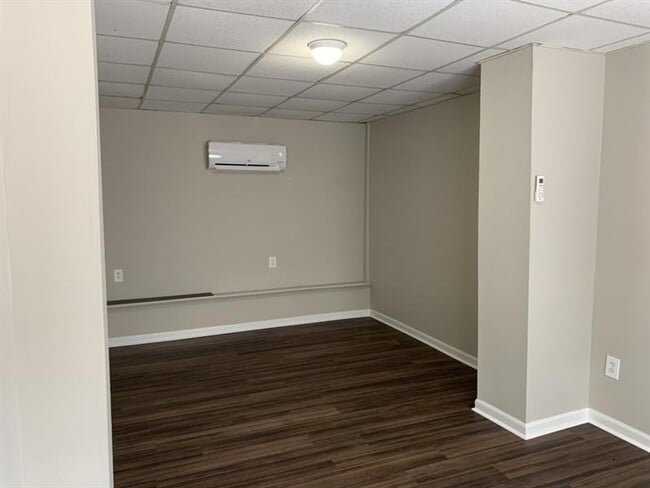 Building Photo - 300 Forrest Ave