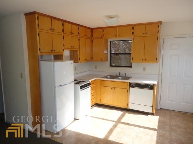 Foto del edificio - 446 Pine Crest Cir