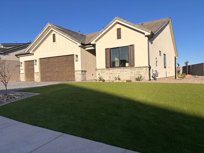 Building Photo - Brand New 4 bed 3 bath home in Desert Canyons