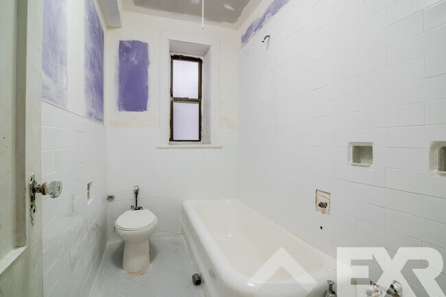 Building Photo - 2055 Ocean Ave