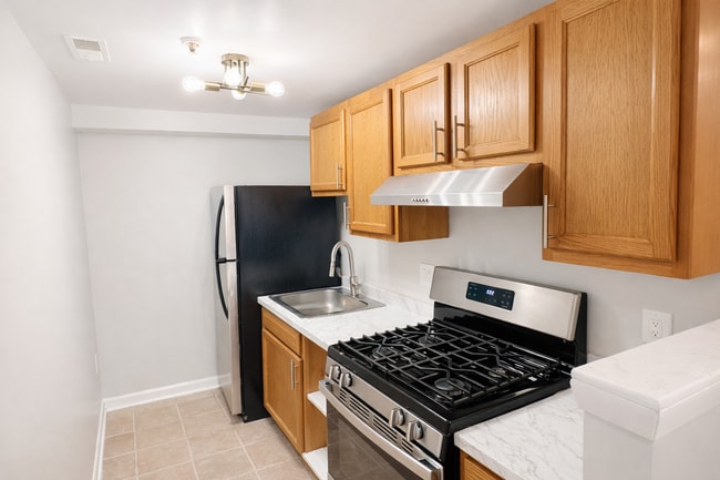 2026 Move-In Special – $500 LEASE SIGNING BONUS!! Renovated 3-Bedroom Apartment in Prime SE DC Lo... - 2026 Move-In Special – $500 LEASE SIGNING BONUS!! Renovated 3-Bedroom Apartment in Prime SE DC Lo...