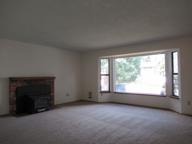 Building Photo - APPROVED APPLICATION(S)-Light and bright 3...
